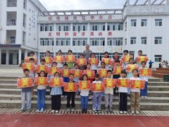 <b>深切浅出地讲述了劳动节的由来及意</b>