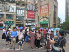 多居平易近前来参取